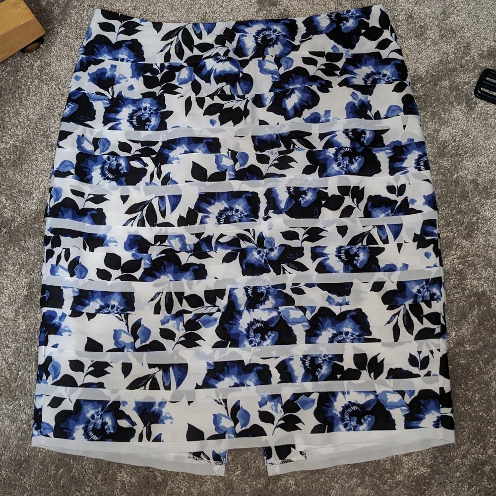 WHBM layered flowered skirt 14